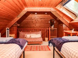 A bedroom with twin beds and a futon at Dashel Cottage at Dockwell Farm near Widecombe-In-The-Moor