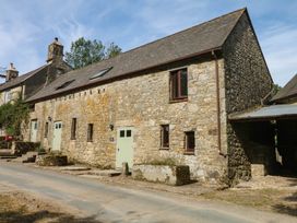 A stone house with green doors near Widecombe-In-The-Moor
