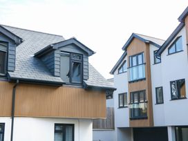 Two houses with modern architectural design at Greenswood Mews in Brixham