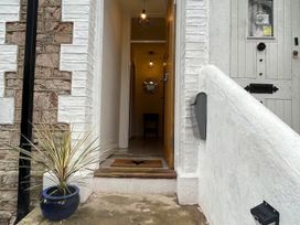 An entrance area with a mirror and table at Charming 3Bed Cottage Private Garden Parking Torquay