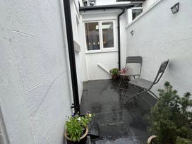 An outdoor area with a chair and plants at Charming 3Bed Cottage Private Garden Parking in Torquay