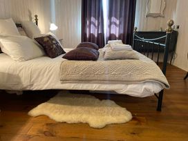 A bedroom with a bed and pillows at Stunning Sleeps 6 Luxury Lodge Pets Mercia Marina near Willington, Derbyshire