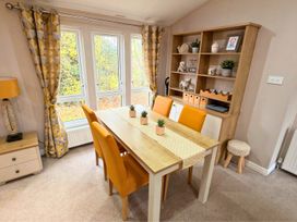 A dining room with a table and chairs at Meadows 33 Hot tub Southview Holiday Park in Skegness
