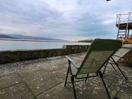 An outdoor area with deck chairs overlooking a river at Aldena South Snowdon Wharf in Porthmadog