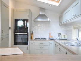 A kitchen with oven, gas stove, sink, and toaster at 5 Tree Tops in Dobwalls