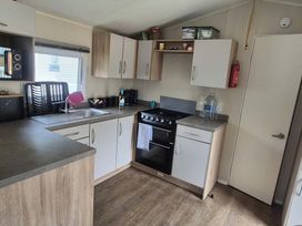 A kitchen with sink and oven at Heatherview Willerby Bishop Auckland