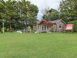 A lodge with a garden and pathway at Brambleside Lodge in Truro