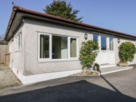 An exterior view of a house with plants and a pathway at Lower Brambleside in Truro