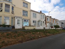 A row of houses on a street at Seaside Retreat in Newquay