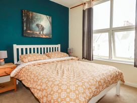A bedroom with a bed and bedside tables at Seaside Retreat in Newquay