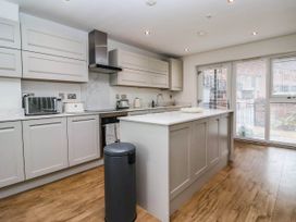 A kitchen with appliances and cabinets at Blanket Row in Hull