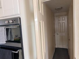A kitchen with an oven and a corridor at Beachcomber Cabin Dog Friendly Anderby Creek Lincolnshire