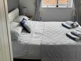 A bedroom with a bed and towels on it at the property