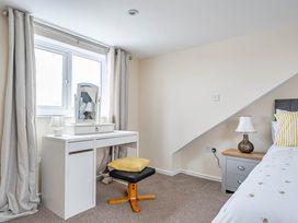 A bedroom with a vanity table and lamp at Cottage Sleeps 6 with Parking and Garden Bridlington