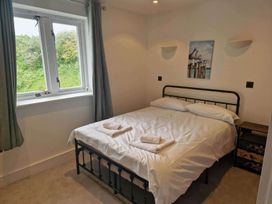 A bedroom with a bed and window at Apartment Sleeps 4 with Balcony and Parking, Kingsbridge