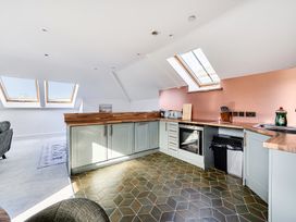 A kitchen with countertops and cabinets at Apartment Sleeps 4 with Balcony and Parking in Kingsbridge