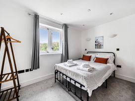 A bedroom with a bed and window at Apartment Sleeps 4 with Balcony and Parking in Kingsbridge