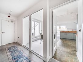 A hallway with a door and window leading to a kitchen at Apartment Sleeps 4 with Balcony and Parking in Kingsbridge