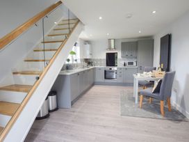 A kitchen with a table and chairs at 1bed Pet Friendly nr Bicester village near Bicester