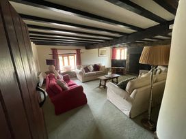 A living room with sofas and a coffee table at The Old Barn in Manchester