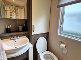 A bathroom with sink and toilet at Homely Caravan in Skegness