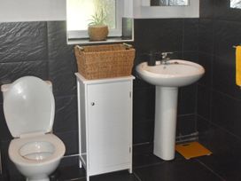A bathroom with a toilet and sink at Pet friendly Cabin Sleeps 6 with Parking and Garden in Penygroes