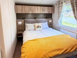A bedroom with a bed and window at Lillardsedge Luxury Caravan Sleeps 6 with Parking near Lilliardsedge Holiday Park