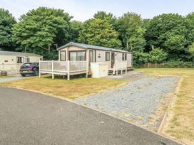 An outdoor area with a mobile home and a car at in Tunstall, North Yorkshire