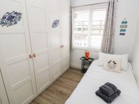A bedroom with a bed and wardrobe at Pleasant Valley Holiday Lodge 70, Stepaside