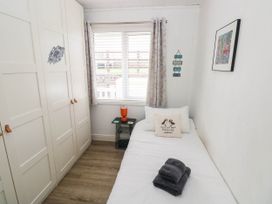 A bedroom with a bed and wardrobe at Pleasant Valley Holiday Lodge 70 Stepaside