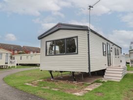 A mobile home with steps and an antenna at S7 in Abergele
