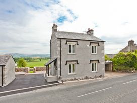 A house with windows and a driveway at Hillberry Cottage in Carnforth