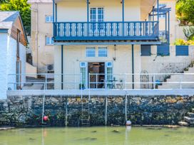 A house with a balcony and seating area at Shipwrights in Brixham