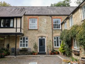 An outdoor area with plants and a door at 12 Courtyard Cottage at Sheplegh Court in Totnes