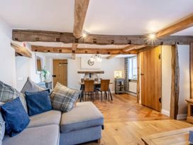 A dining room with a table and chairs at The Quirky Cottage in Eamont Bridge near Ullswater