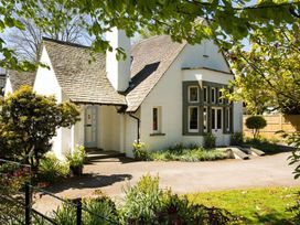A house with garden and pathway at White Gables in Ambleside