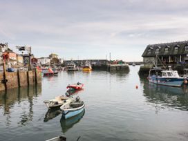 A harbor with boats and fishing equipment at Fishermans Loft in Mevagissey