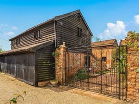 A barn and gate at Barn Conversion Sleeps 2 with Parking in Diss