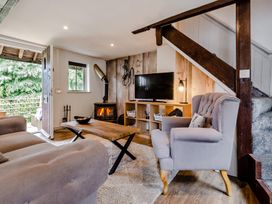 A living room with a wooden coffee table and television at Cottage - Sleeps 4 - Parking Evesham