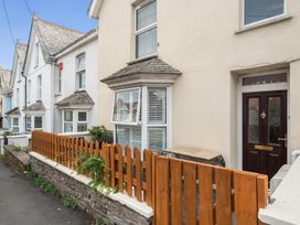 An outdoor view of a house with a wooden fence and a bench at 1 Bed - Sleeps 4 - Parking - Pets - Town Centre, Wadebridge