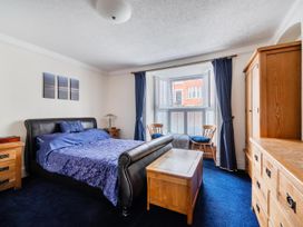 A bedroom with a bed and side tables at 1 Bed - Sleeps 4 - Parking - Pets - Town Centre in Wadebridge