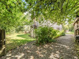 A garden with a gravel path and outdoor seating at 3-Bed Barn Eco-Lodge on the Tarka trail, East Yarde near Great Torrington