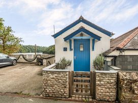 A building with blue door and fence at 1 Bed Cottage - Sleeps 2 - Wifi Malpas near Truro