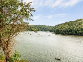 A view of a river with boats and trees at 1 Bed Cottage - Sleeps 2 - Wifi Malpas near Truro