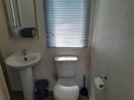 A bathroom with a toilet and sink at Ye Old'e Man - Sleeps 6 & Pet Friendly near Flookburgh