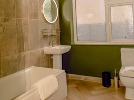 A bathroom with a bathtub, sink, and toilet at 2 Bedroom Apartment Sleeps 3 - Garden - Pets, Carbis Bay