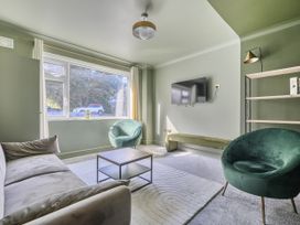 A living room with a sofa and television at 2 Bedroom Apartment Sleeps 3 Garden Pets Carbis Bay