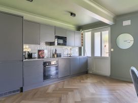 A kitchen with cabinets and appliances at 2 Bedroom Apartment Sleeps 3 Garden Pets, Carbis Bay
