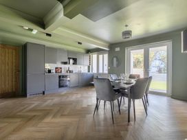 A kitchen with dining table and chairs at 2 Bedroom Apartment Sleeps 3 Garden Pets in Carbis Bay