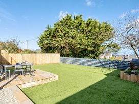 A garden with grass and seating area at 2 Bedroom Apartment Sleeps 3 Garden Pets in Carbis Bay